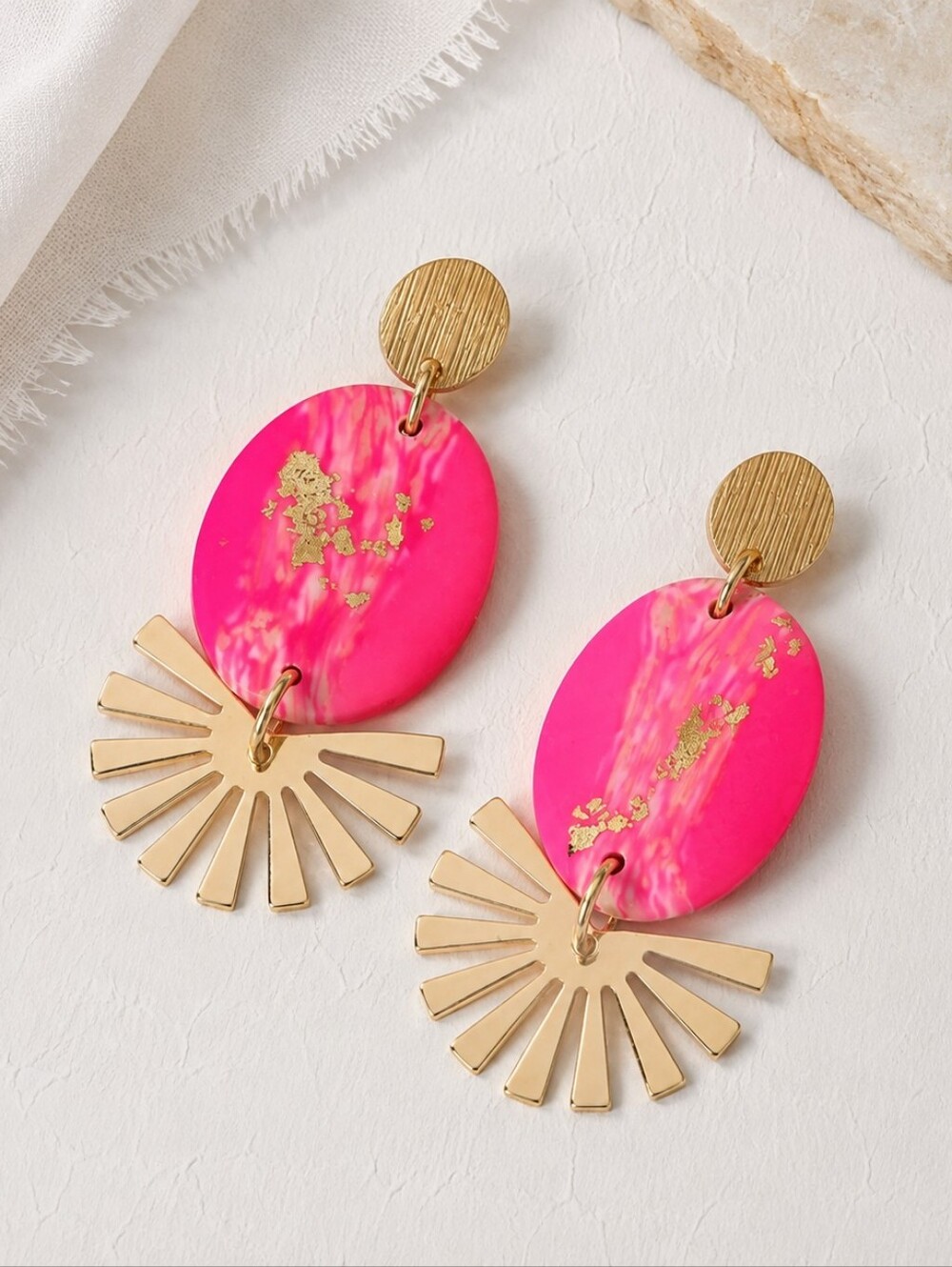 MODCLOTH CLAY GOLD SPECKLED MOD DROP EARRINGS